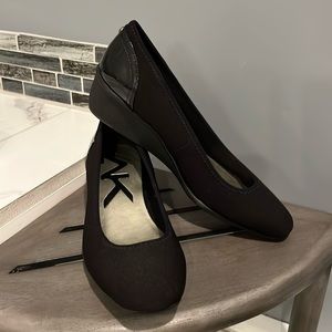 Anne Klein sport Akwisher, women’s dress shoe. Black, size 8.